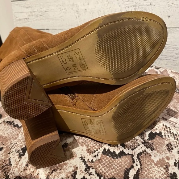 Like new! Beautiful Aldo Suede boots • Size 6 - Picture 9 of 9